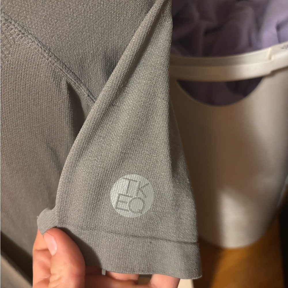Tkeo Women's Short Sleeve Tee in Light Gray